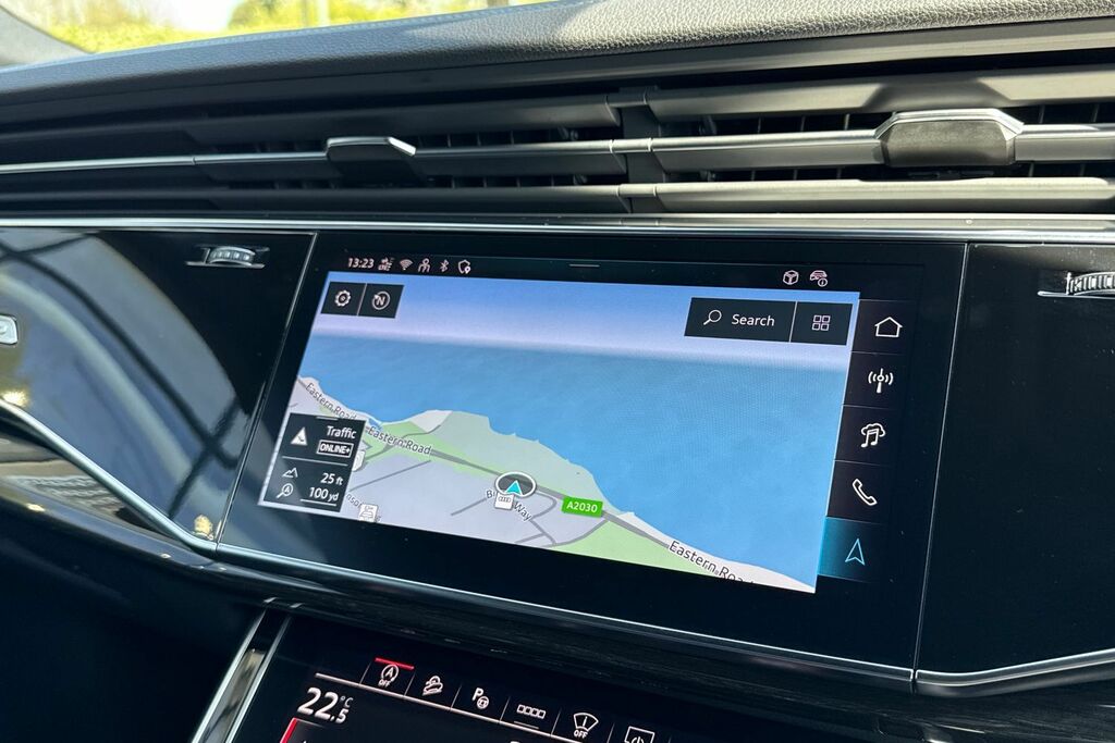 Audi Q8 Black Edition Black #5