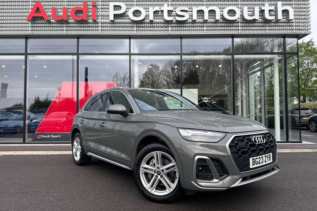 Audi Q5 S Line Black