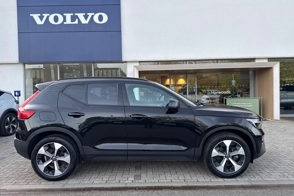 Volvo XC40 Plus Black #2