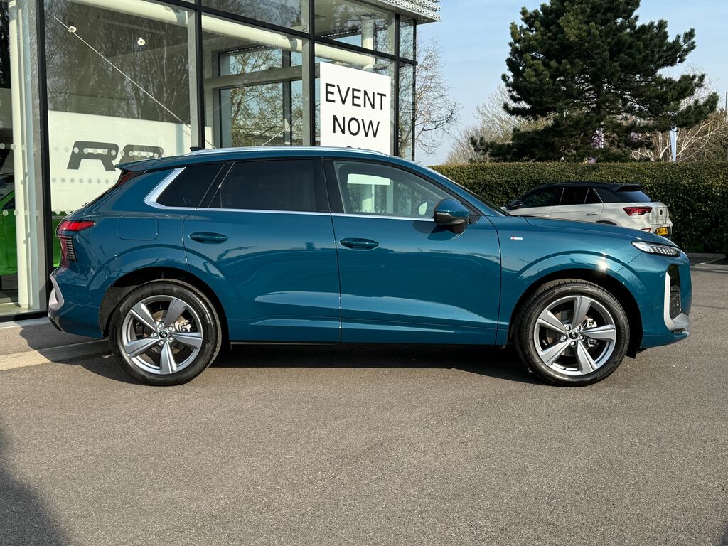 Audi Q3 S Line HN26UTB Blue #2