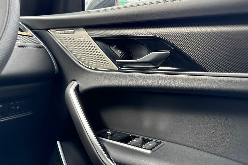 Jaguar F-Pace 2.0 F-pace R-sport Silver #44