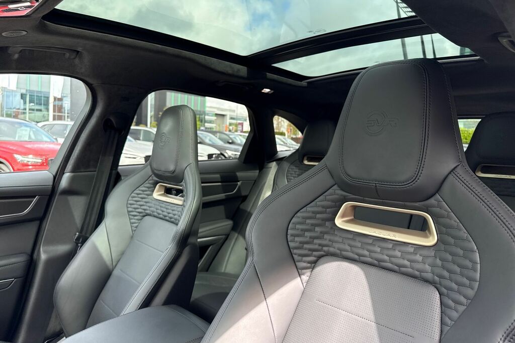 Jaguar F-Pace 2.0 F-pace R-sport Silver #29