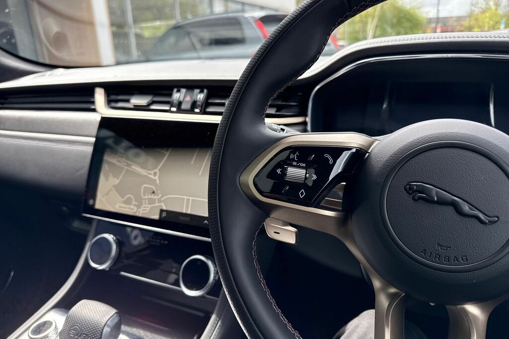 Jaguar F-Pace 2.0 F-pace R-sport Silver #36