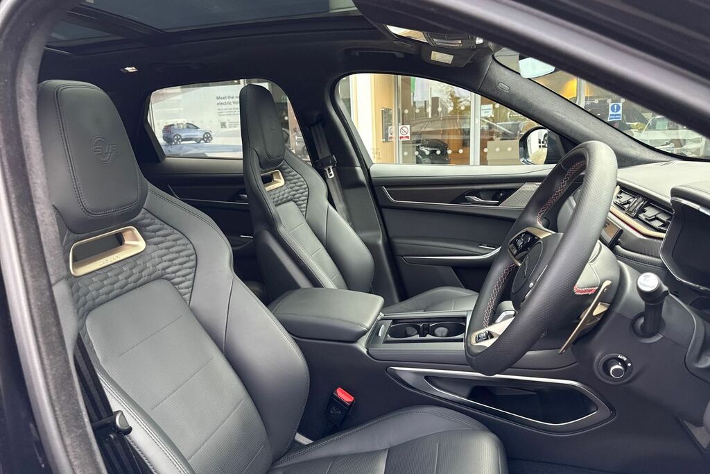 Jaguar F-Pace 2.0 F-pace R-sport Silver #26