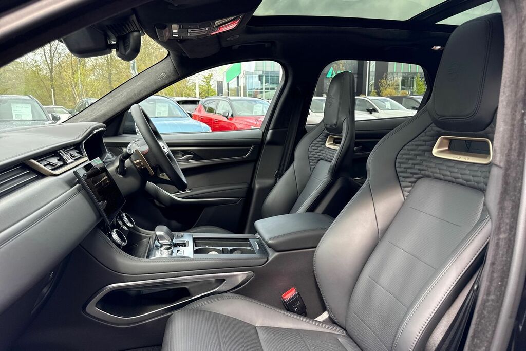 Jaguar F-Pace 2.0 F-pace R-sport Silver #28