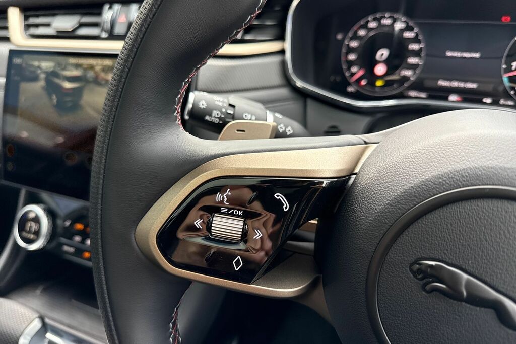 Jaguar F-Pace 2.0 F-pace R-sport Silver #37
