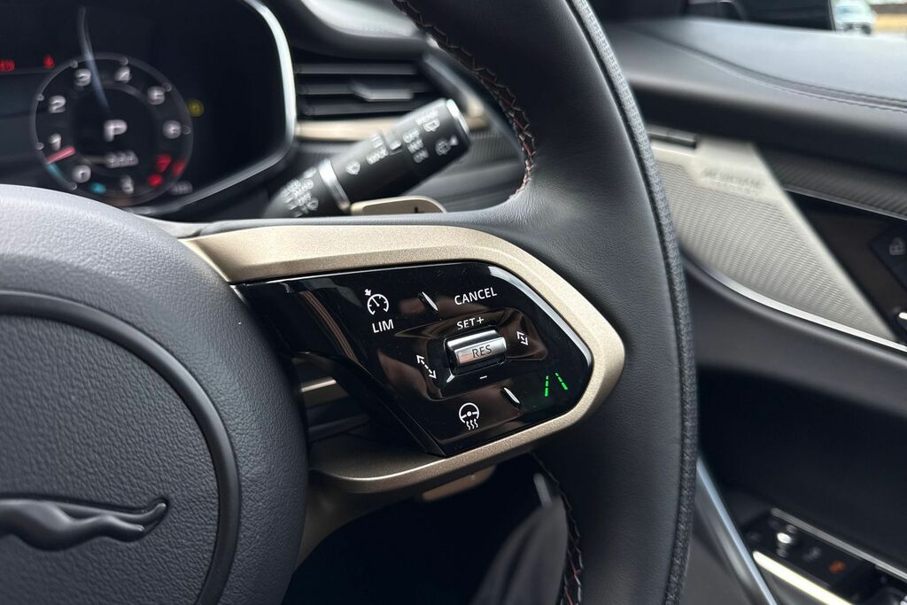 Jaguar F-Pace 2.0 F-pace R-sport Silver #39