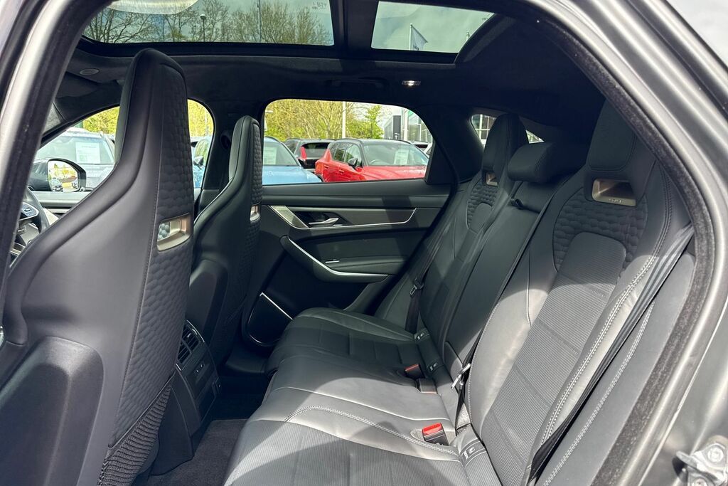 Jaguar F-Pace 2.0 F-pace R-sport Silver #30