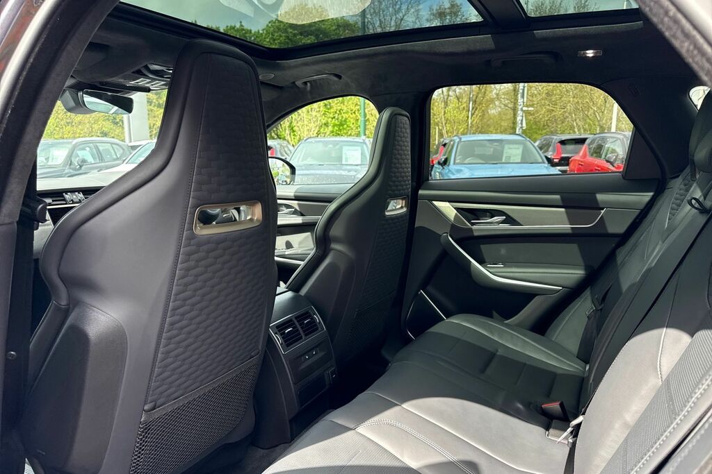 Jaguar F-Pace 2.0 F-pace R-sport Silver #31