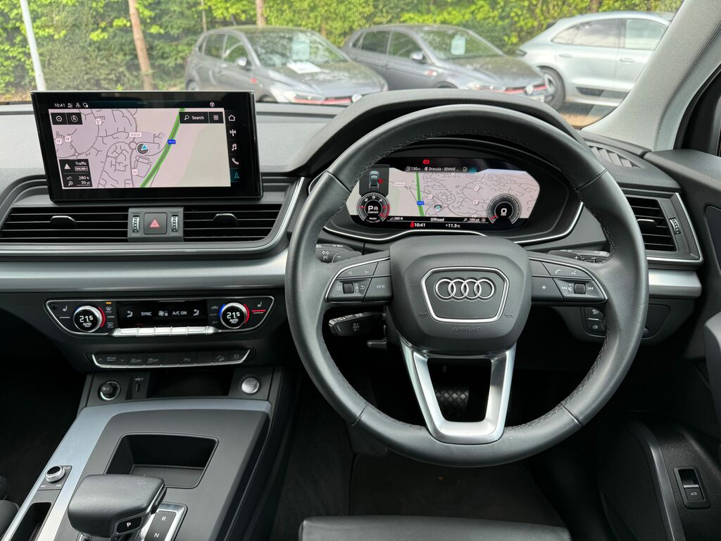 Audi Q5 Sport Black #6