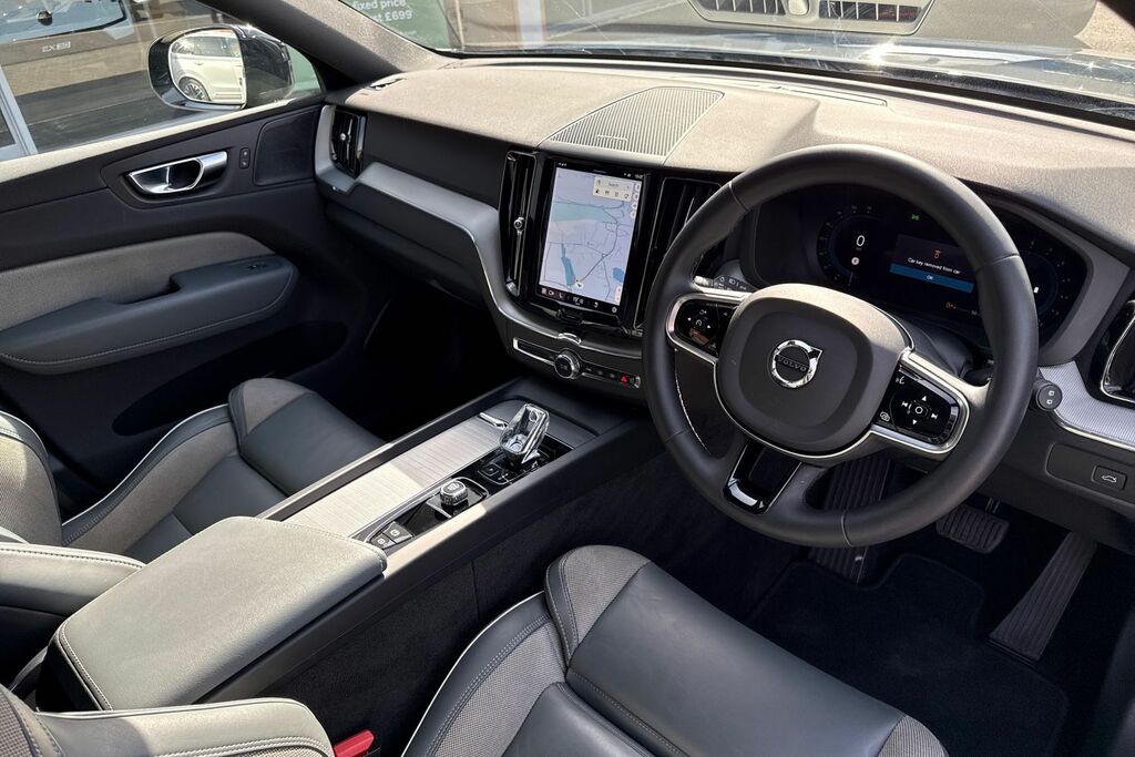 Volvo XC60 Plus Blue #6