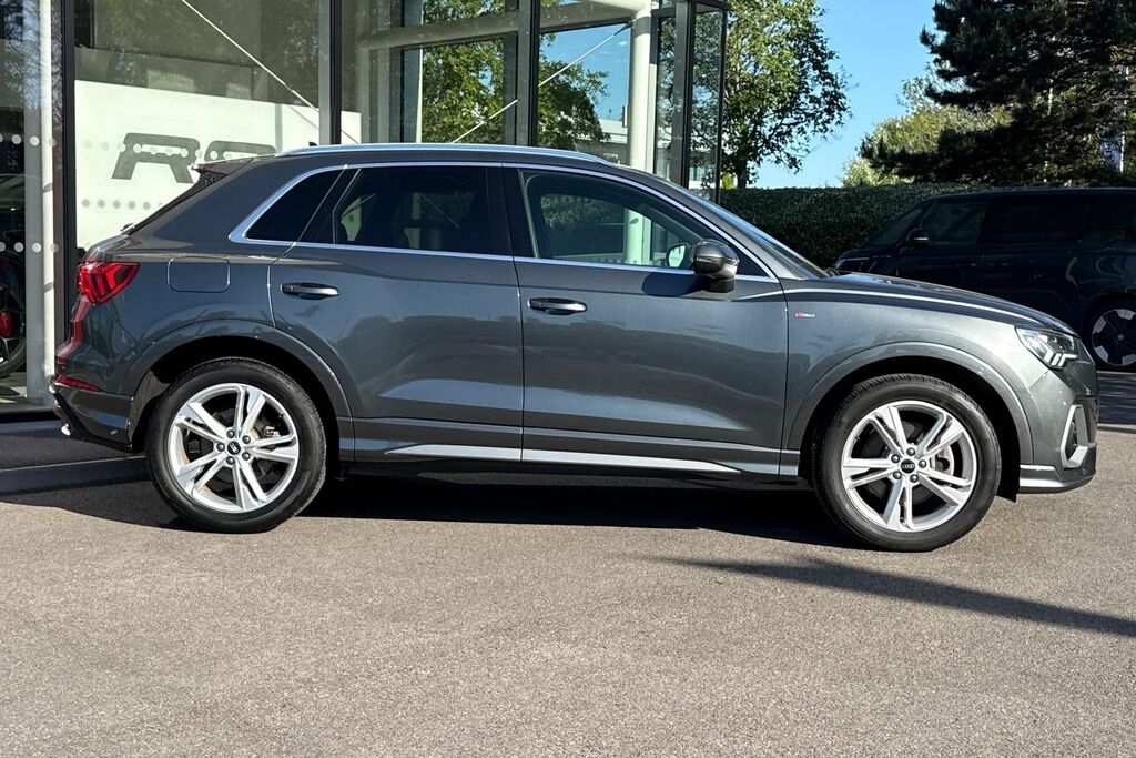 Audi Q3 S Line Black #2