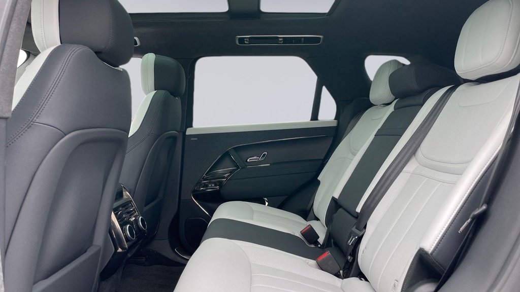 Land Rover Range Rover Sport D300 Charente Grey YX23LMV Grey #4