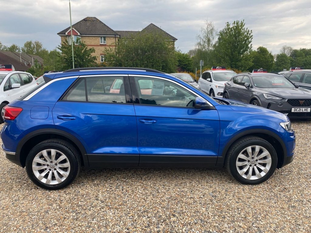 Volkswagen T-Roc 1L Se CE68WYV Blue #4