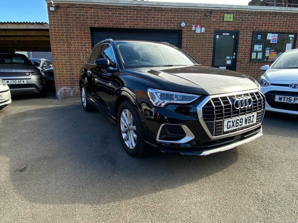 Audi Q3 1.5L Sport Black