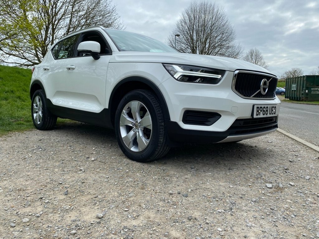 Volvo XC40 1.5L Momentum White