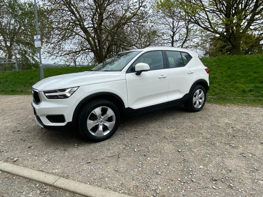 Volvo XC40 1.5L Momentum BP68UEO White #4