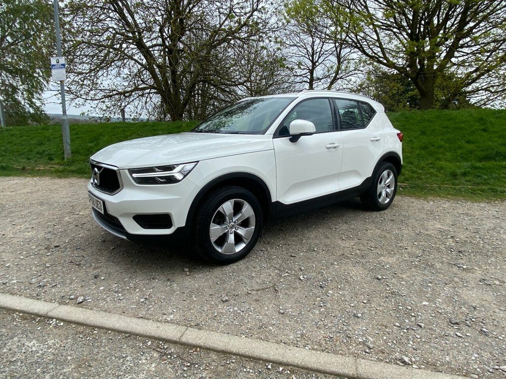 Volvo XC40 1.5L Momentum BP68UEO White #3