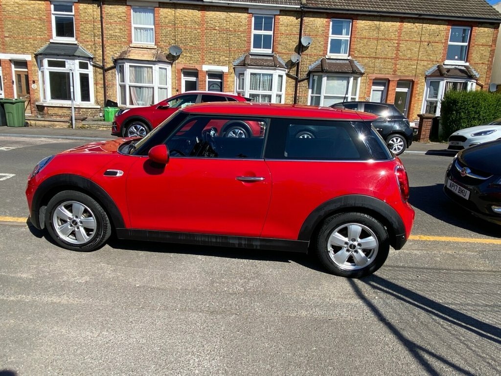 Mini Hatch 1.5L One YK68KDJ Red #4