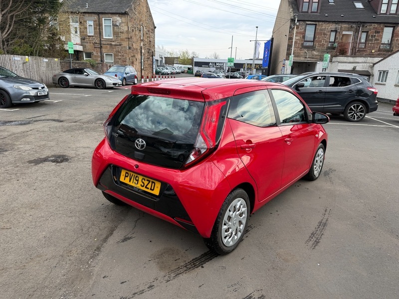 Toyota Aygo Vvt-i X-play X-shift PV19SZD Red #3