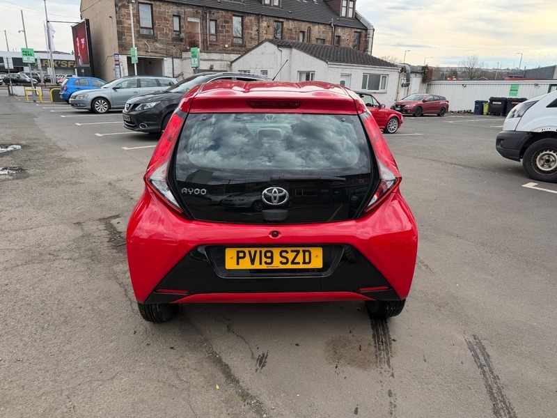 Toyota Aygo Vvt-i X-play X-shift PV19SZD Red #4