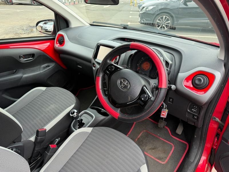 Toyota Aygo Vvt-i X-play X-shift PV19SZD Red #5