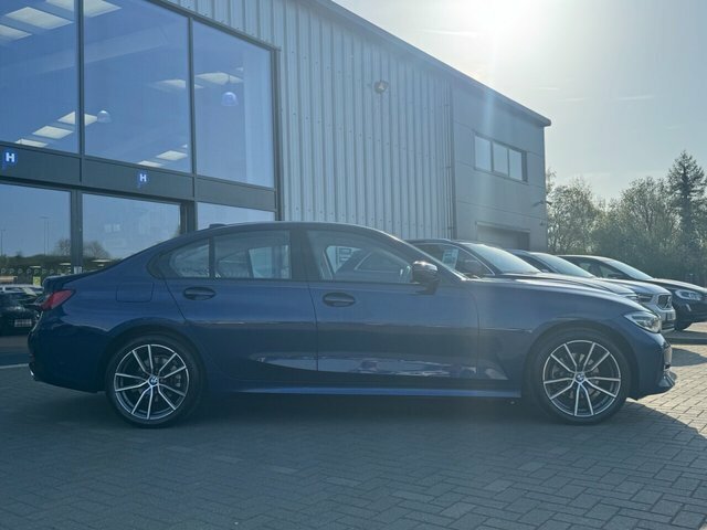 BMW 3 Series 320I Sport Saloon AJ19GJY Blue #6