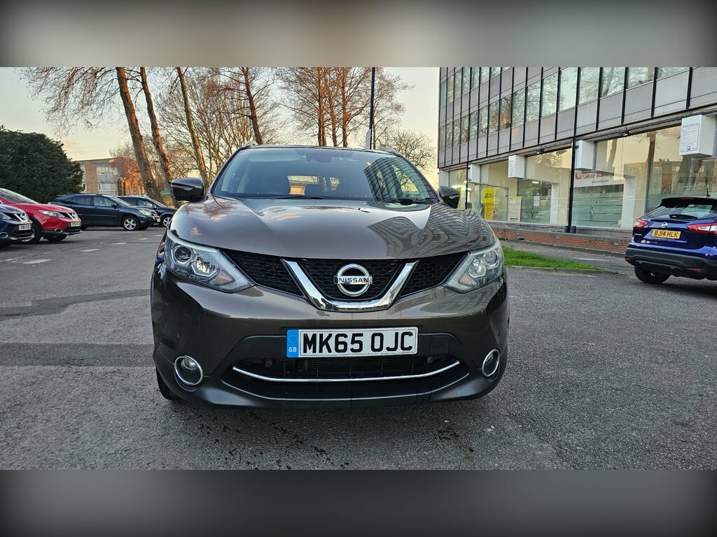 Nissan Qashqai Tekna Dig-t 5-Door MK65OJC Beige #2