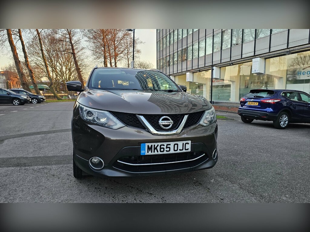 Nissan Qashqai Tekna Dig-t 5-Door Beige