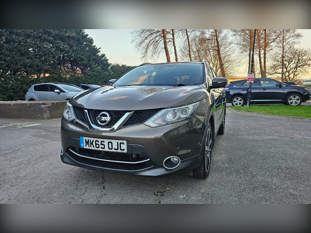 Nissan Qashqai Tekna Dig-t 5-Door MK65OJC Beige #4
