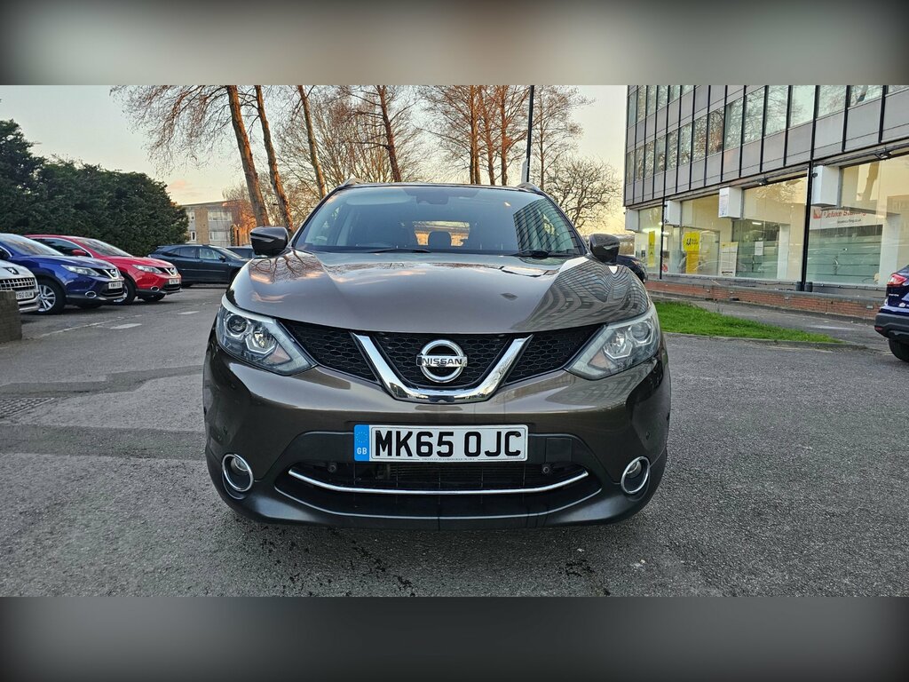 Nissan Qashqai Tekna Dig-t 5-Door MK65OJC Beige #3