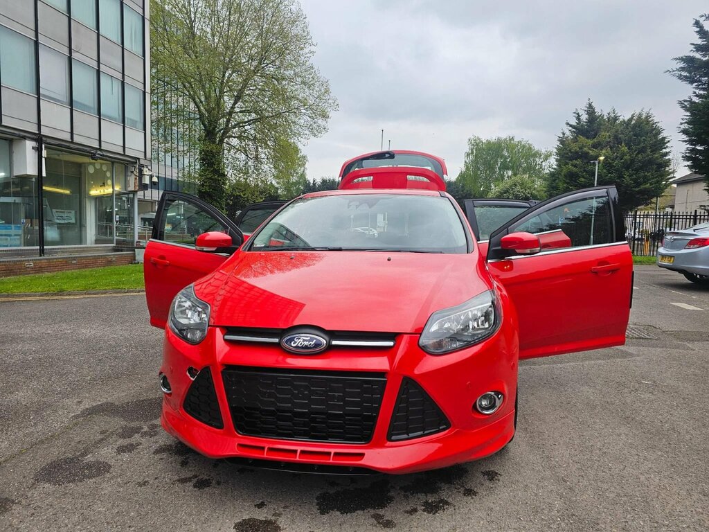 Ford Focus 1.6T Ecoboost Zetec S Euro 5 Ss SP63CHK Red #2