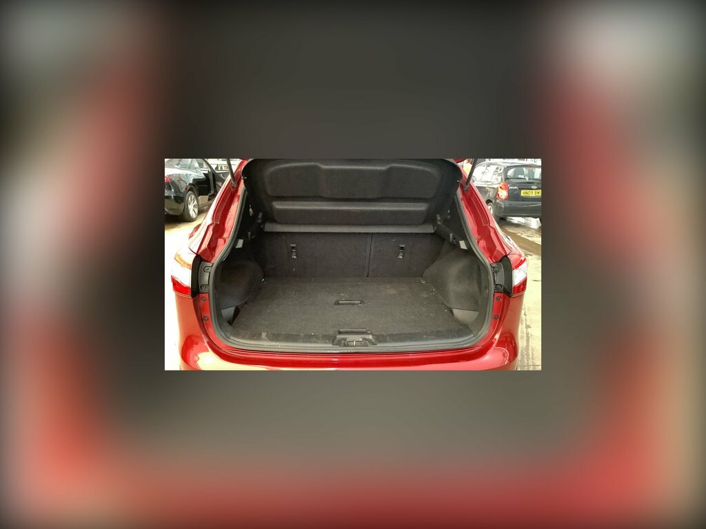 Nissan Qashqai 1.2 Dig-t Tekna Suv 2Wd Euro 5 Red