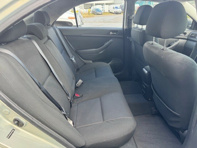 Toyota Avensis Hatchback 1.8 Vvt-i T3-x 2003 Gold #4