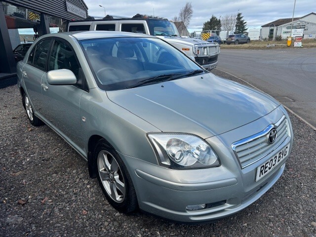 Toyota Avensis Hatchback 1.8 Vvt-i T3-x 2003 Gold