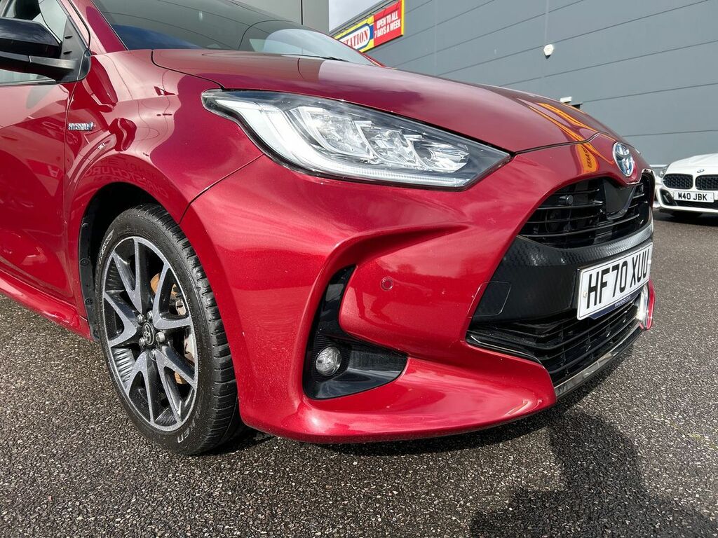 Toyota Yaris 1.5 Hybrid Dynamic Cvt HF70XUU Red #3
