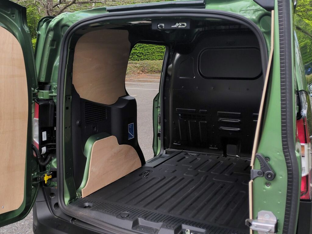 Ford Transit Courier 100Kw 43Kwh Limited Van GV75VSN Green #6