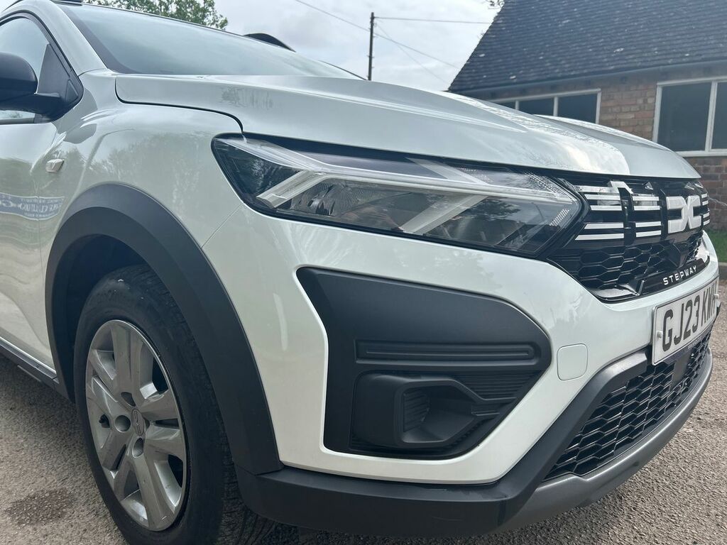 Dacia Sandero Stepway 1.0 Tce Essential GJ23KWH White #4