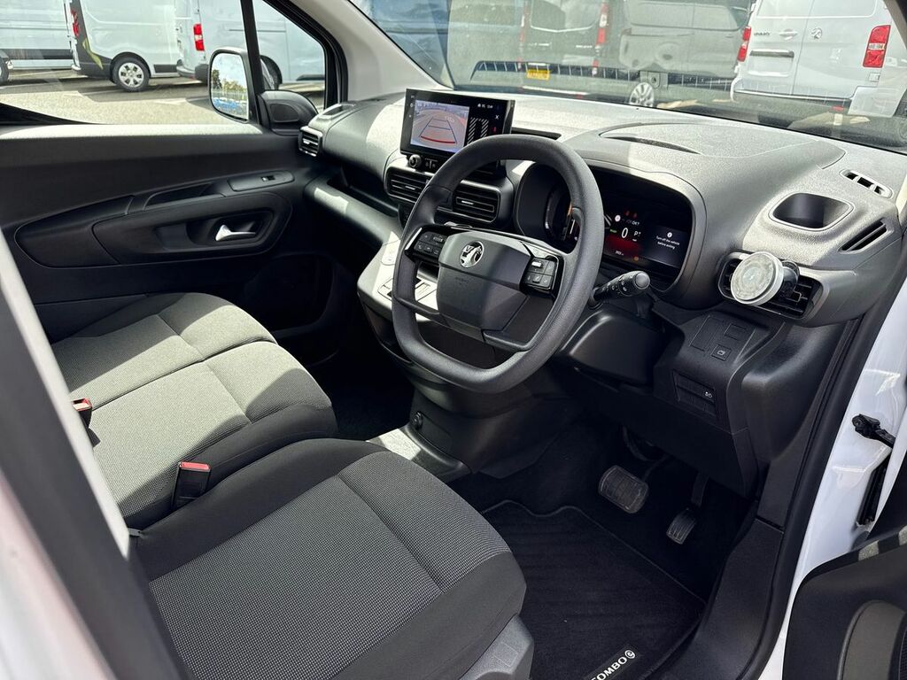 Vauxhall Combo-e Life 100Kw Pro 52Kwh H1 Van White #2