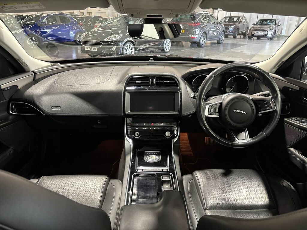 Jaguar XE 2.0D 180 Portfolio GX19SXA Black #5