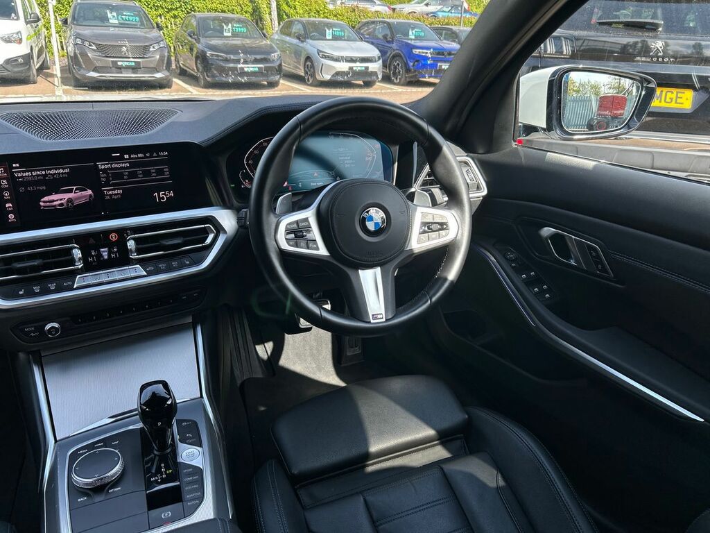 BMW 3 Series 330I M Sport Saloon GX22KGA White #3