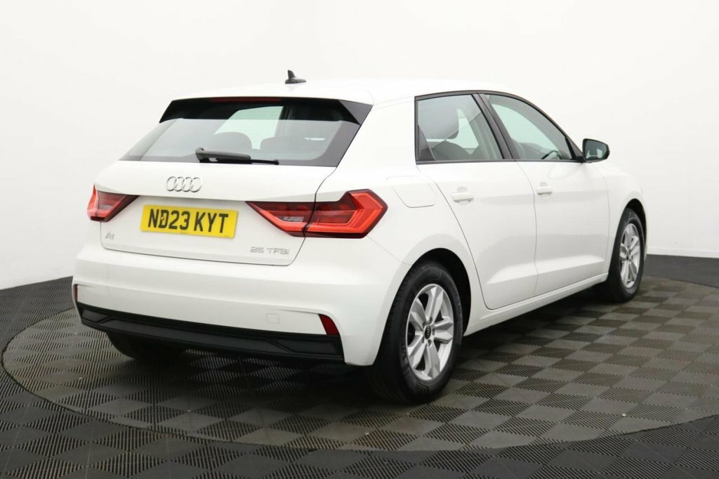 Audi A1 1L Technik ND23KYT White #4