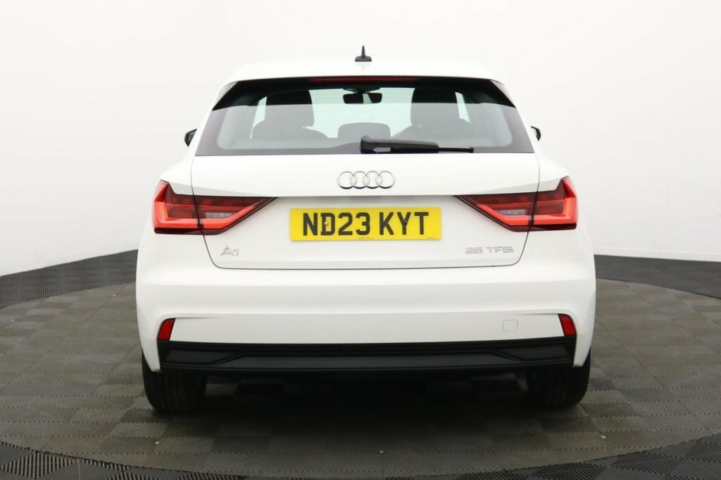 Audi A1 1L Technik ND23KYT White #5
