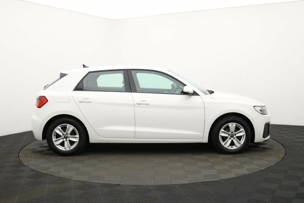 Audi A1 1L Technik ND23KYT White #2