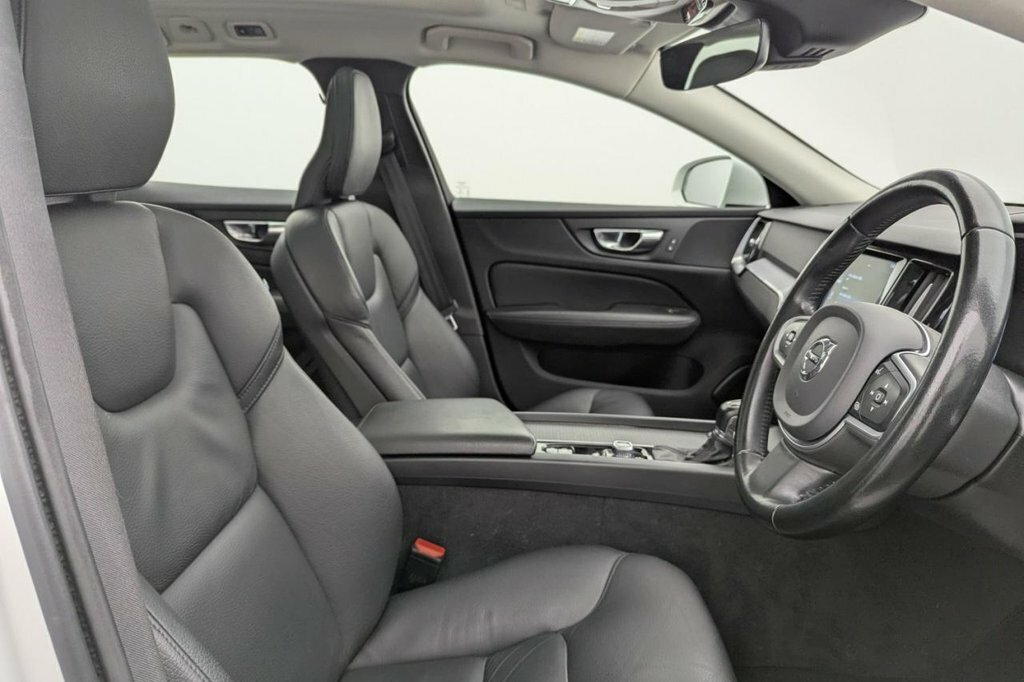 Volvo V60 2L Momentum Plus YR20MVX White #3