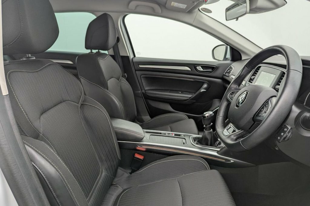 Renault Megane 1.5L Iconic White #3