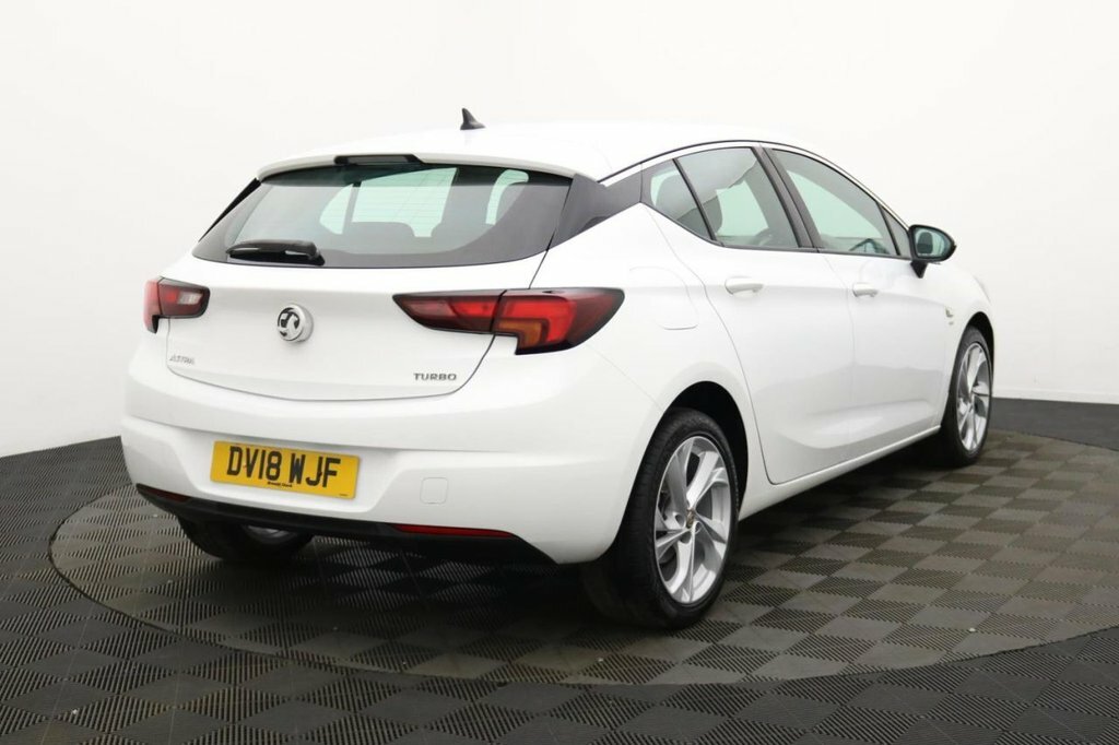 Vauxhall Astra 1.4L Sri Nav DV18WJF White #4