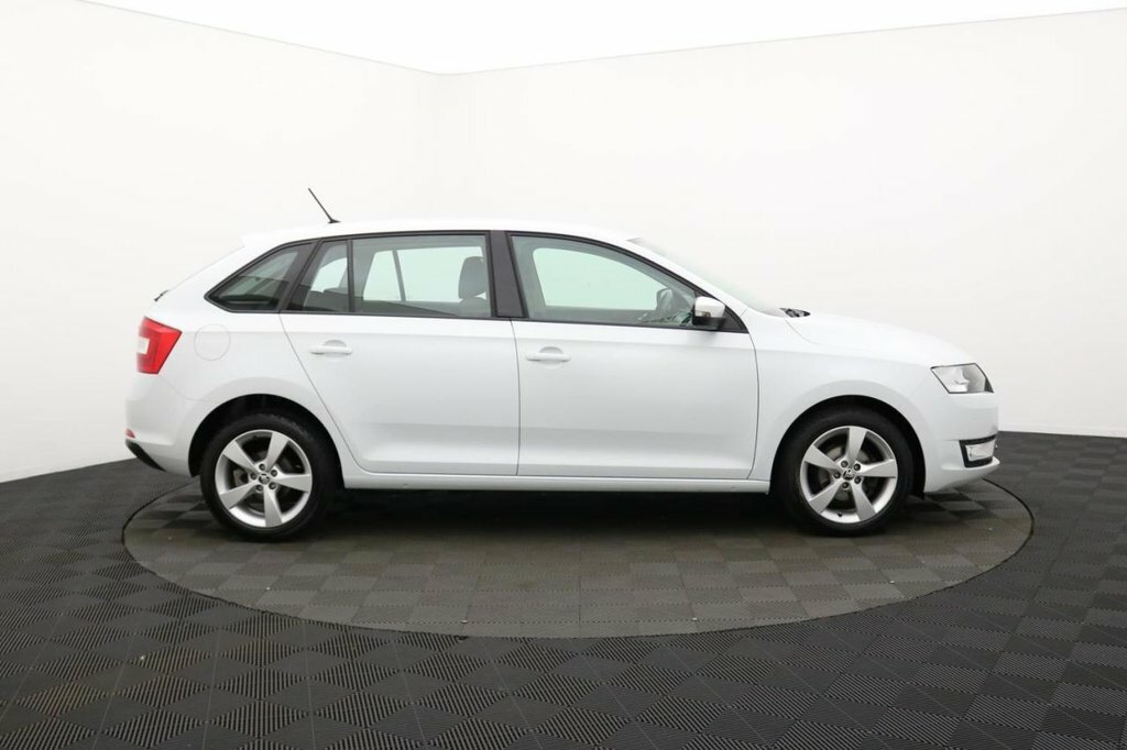 Skoda Rapid Spaceback 1.2L Se Tech White #2