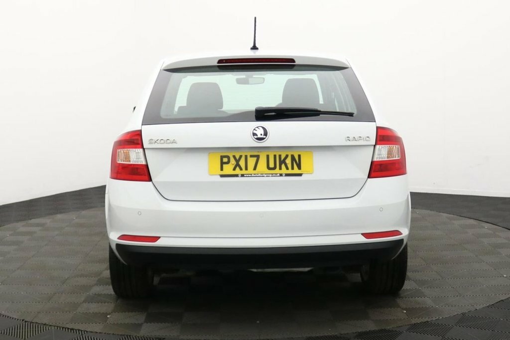 Skoda Rapid Spaceback 1.2L Se Tech White #5