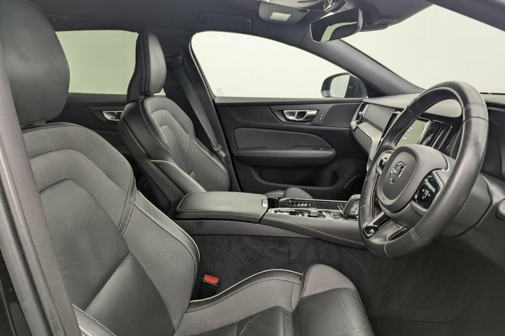 Volvo V60 2L R-design BK21HYH Black #3